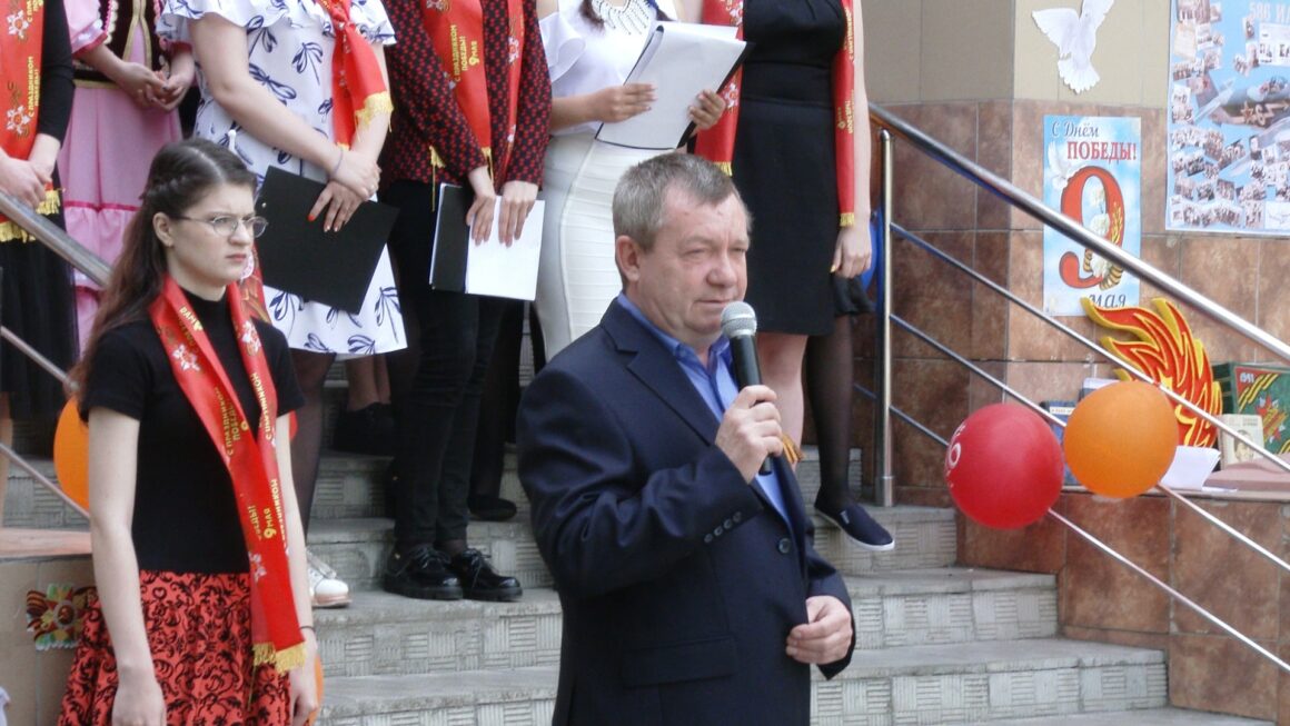 В МБОУ СОШ №103 г.Челябинска ярко и красочно отметили День Победы.