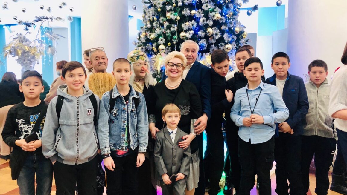 26 декабря 2021 года в Концертном зале им. С. С. Прокофьева состоялось уникальное новогоднее мероприятие — Областной межнациональный праздник «Новый год для всех»!