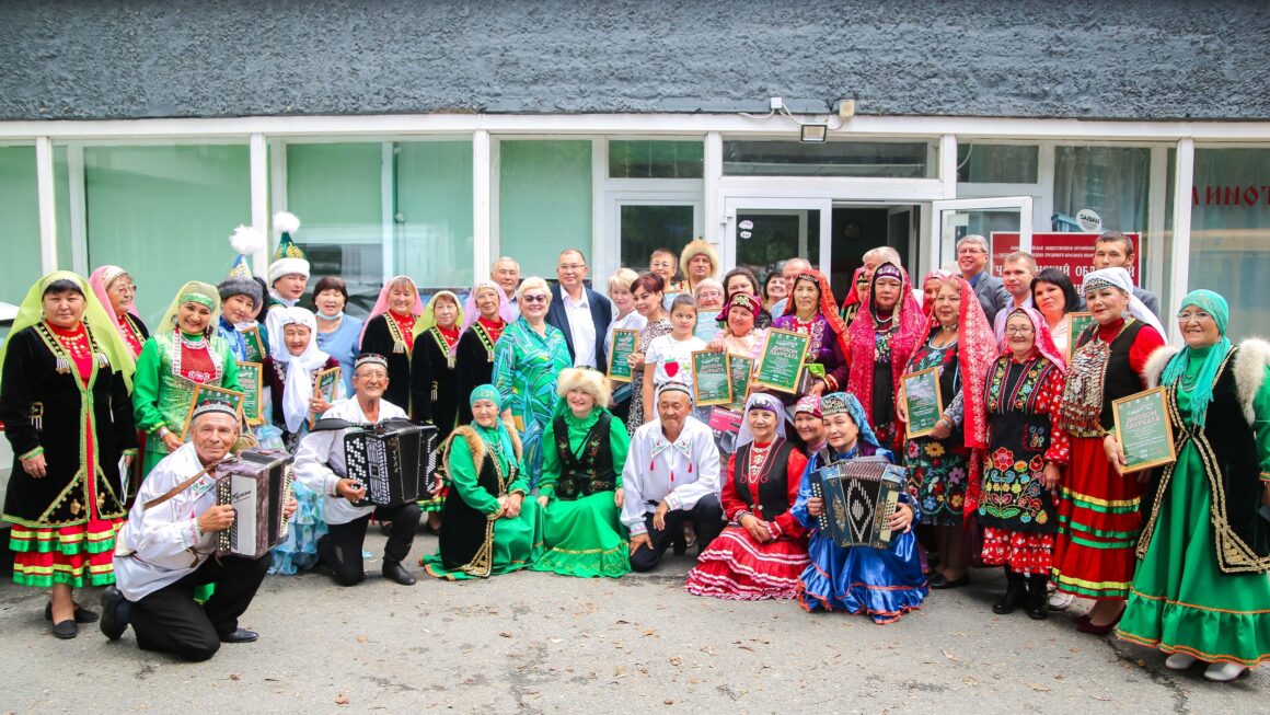 В Доме дружбы народов Челябинской области прошла торжественная церемония награждения лауреатов национально-культурного праздника «Сабантуй»