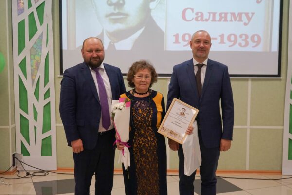В Сосновском муниципальном районе Челябинской области вручили юбилейную районную литературную премию имени Галимова Саляма.