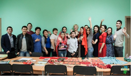 Челябинских рукодельниц научили шить башкирский костюм