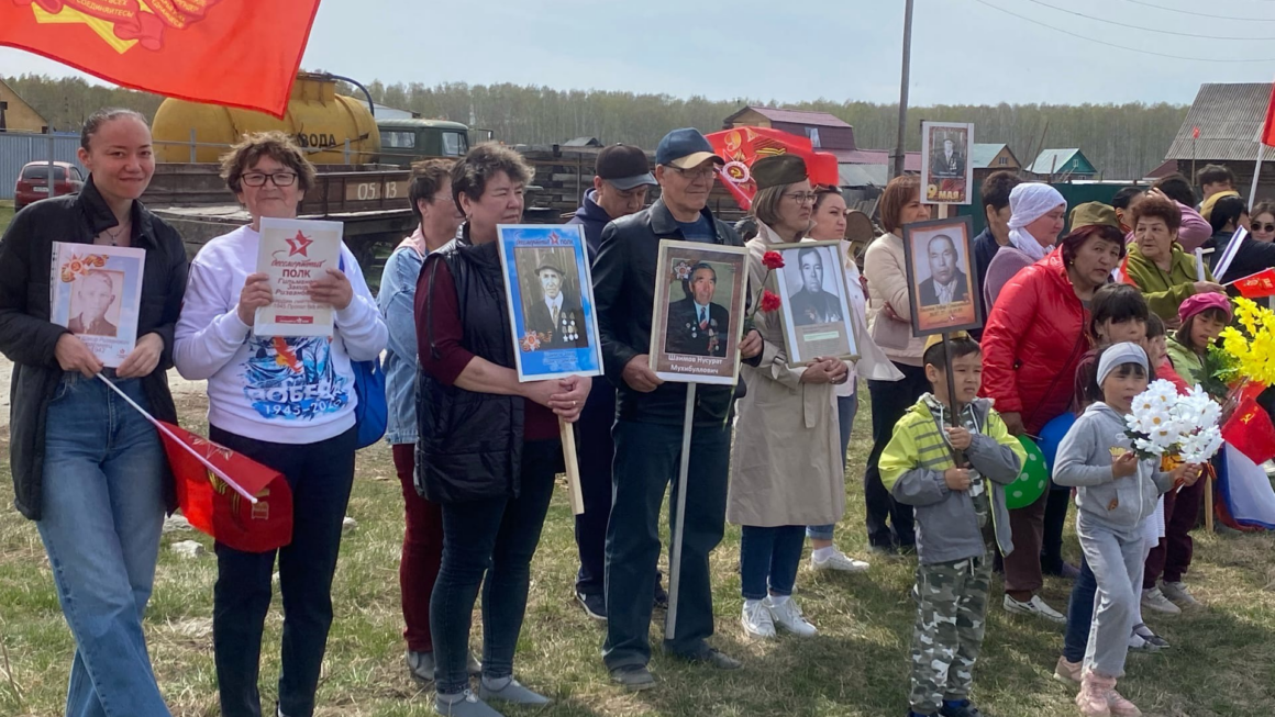 Сегодня в честь празднования Дня Победы по всей Челябинской области проходят акции «Бессмертный полк».